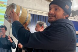 Marc Lacomare avec le trophée Barrique