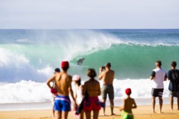 Batiste Gaud backside - devant un joli fan club - photo de Guillaume Arrieta